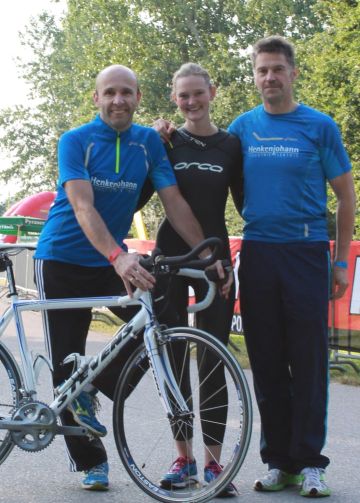 Am 14.07.2013 nahm unsere Firmenstaffel am Challange Roth-Triathlon teil. Der Geschäftsführer Robert Henkenjohann selbst nahm dabei den Part des Läufersein. Die Staffel hat bereits in den vergangenen Jahren beispielsweise am Triathlon in Verl teilgenommen.